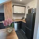 St-apartments Charming 3 - Helles Dachgeschoss-studio Mit Doppelbett Oder Zwei Einzelbetten - Schoenem Ausblick In Ruhiger Lage Und Parkplaetzen Direkt Vor Dem Haus شقة غايزلينغن آن در اشتايغه