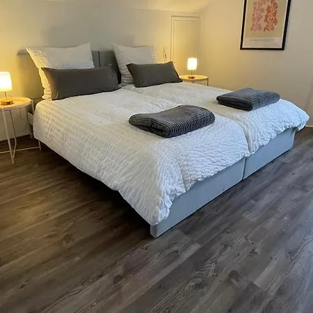 St-apartments Charming 3 - Helles Dachgeschoss-studio Mit Doppelbett Oder Zwei Einzelbetten - Schoenem Ausblick In Ruhiger Lage Und Parkplaetzen Direkt Vor Dem Haus شقة غايزلينغن آن در اشتايغه