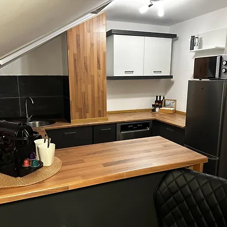 St-apartments Charming 3 - Helles Dachgeschoss-studio Mit Doppelbett Oder Zwei Einzelbetten - Schoenem Ausblick In Ruhiger Lage Und Parkplaetzen Direkt Vor Dem Haus Апартаменты *