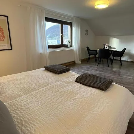 St-apartments Charming 3 - Helles Dachgeschoss-studio Mit Doppelbett Oder Zwei Einzelbetten - Schoenem Ausblick In Ruhiger Lage Und Parkplaetzen Direkt Vor Dem Haus شقة *