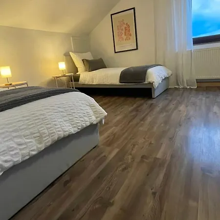 St-apartments Charming 3 - Helles Dachgeschoss-studio Mit Doppelbett Oder Zwei Einzelbetten - Schoenem Ausblick In Ruhiger Lage Und Parkplaetzen Direkt Vor Dem Haus