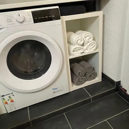 St-apartments Charming 3 - Helles Dachgeschoss-studio Mit Doppelbett Oder Zwei Einzelbetten - Schoenem Ausblick In Ruhiger Lage Und Parkplaetzen Direkt Vor Dem Haus شقة